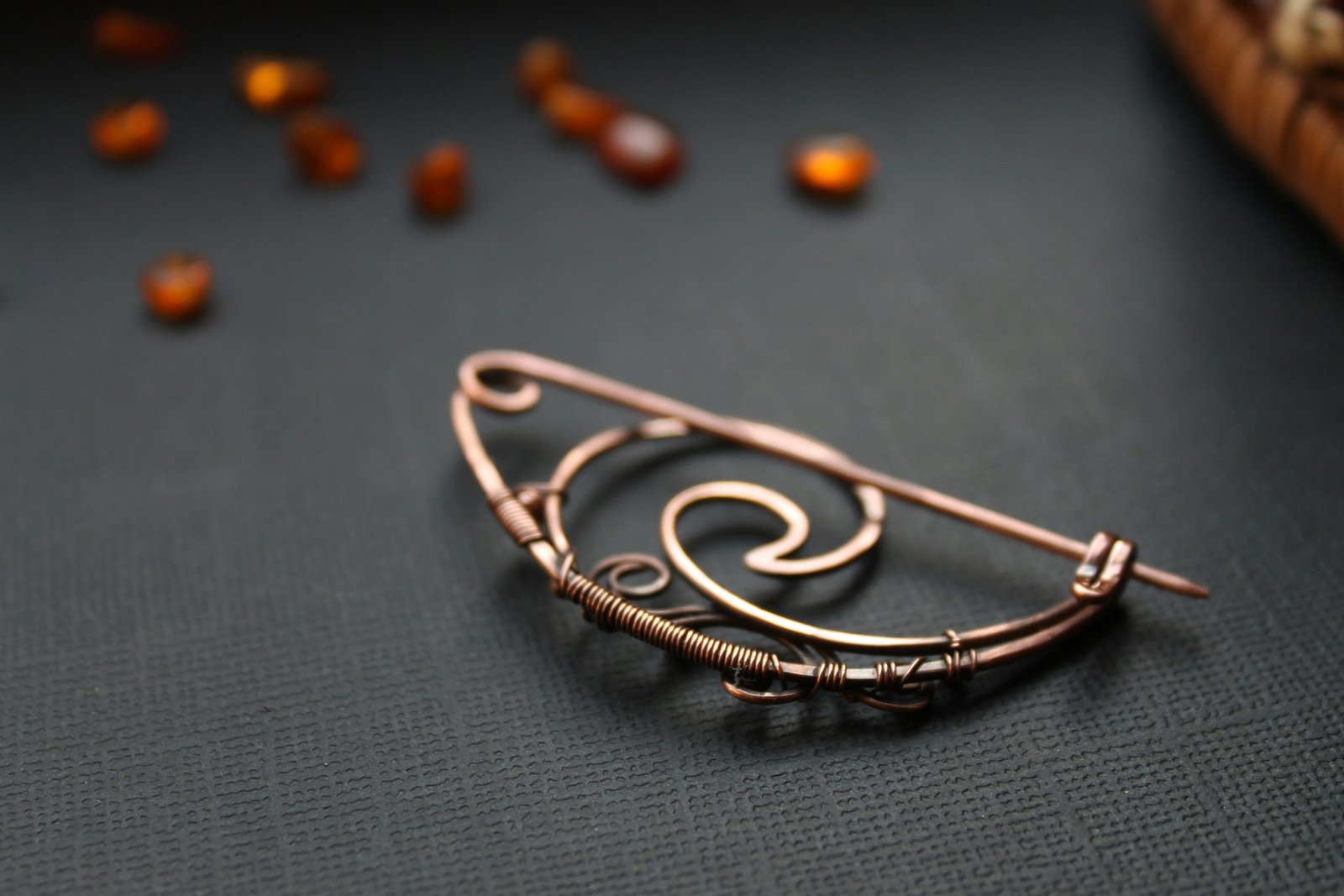 Kupferschmuck wird gereinigt